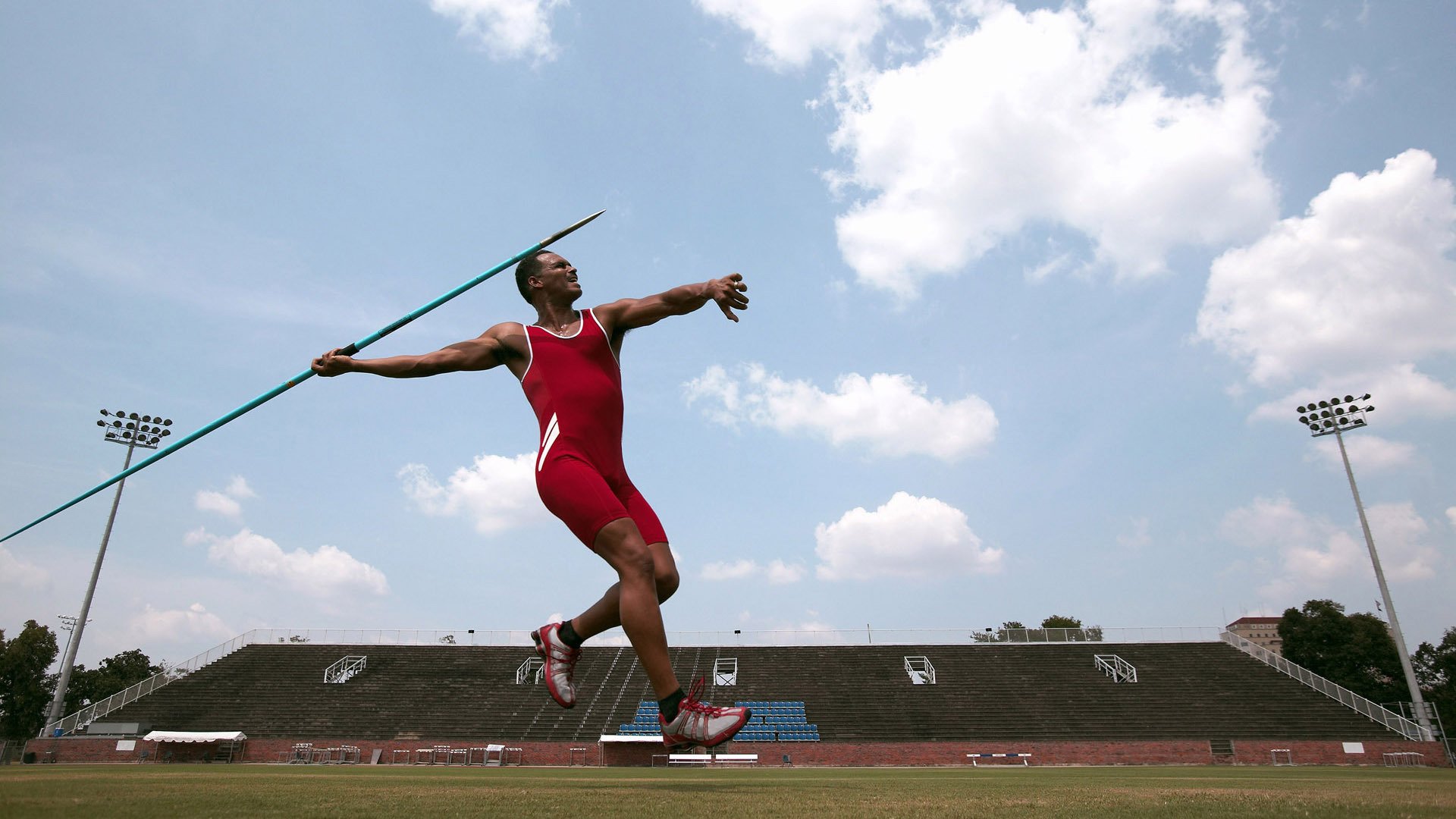 爱游戏-“高新体育中心：羽毛球选手们上演极限对决”